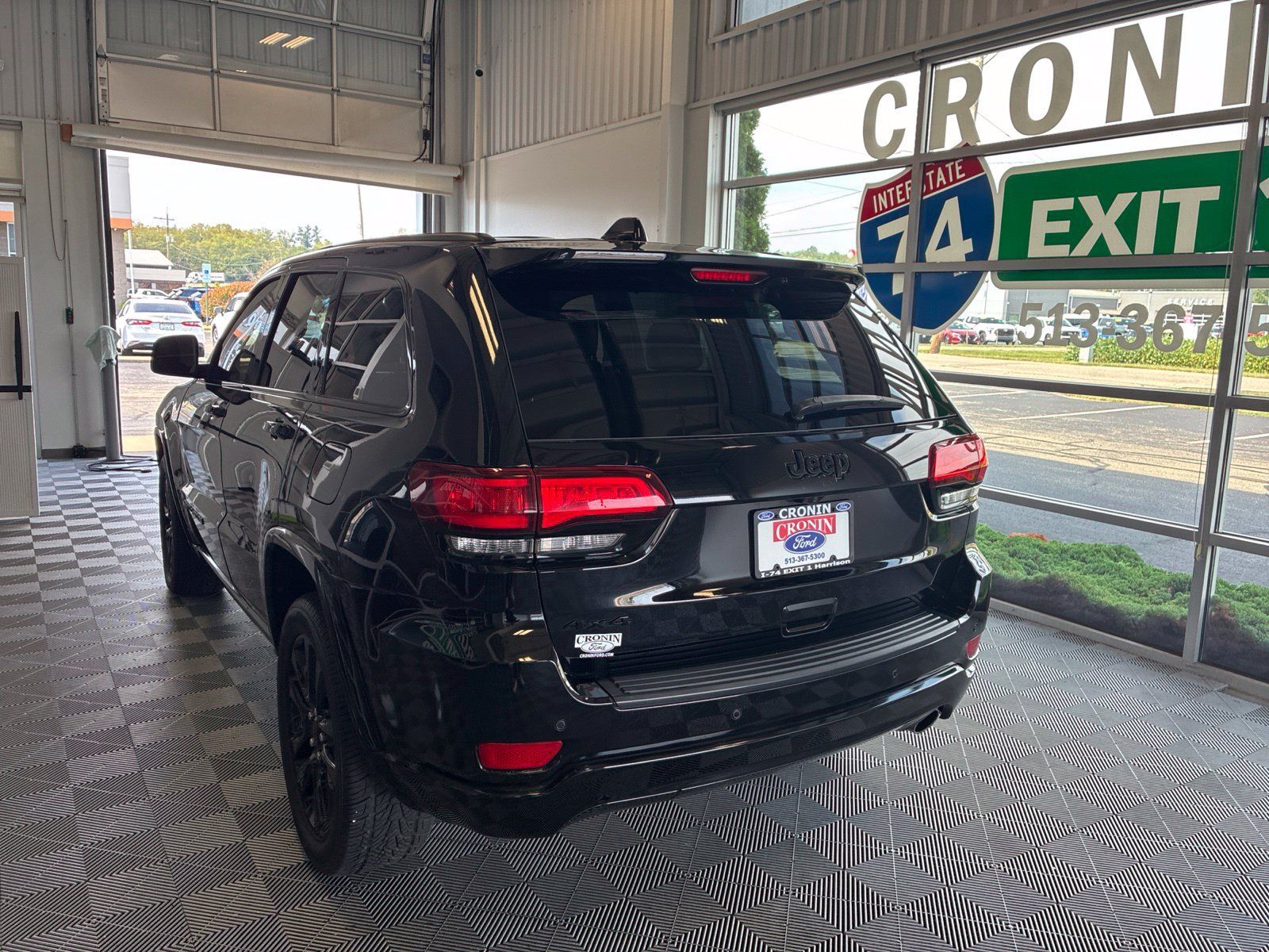 Used 2020 Jeep Grand Cherokee Altitude AWD/4WD image 4