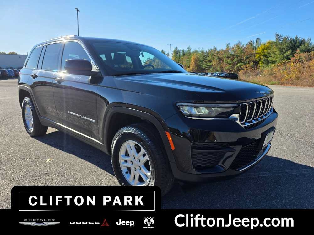 Used 2023 Jeep Grand Cherokee Laredo AWD/4WD image 3