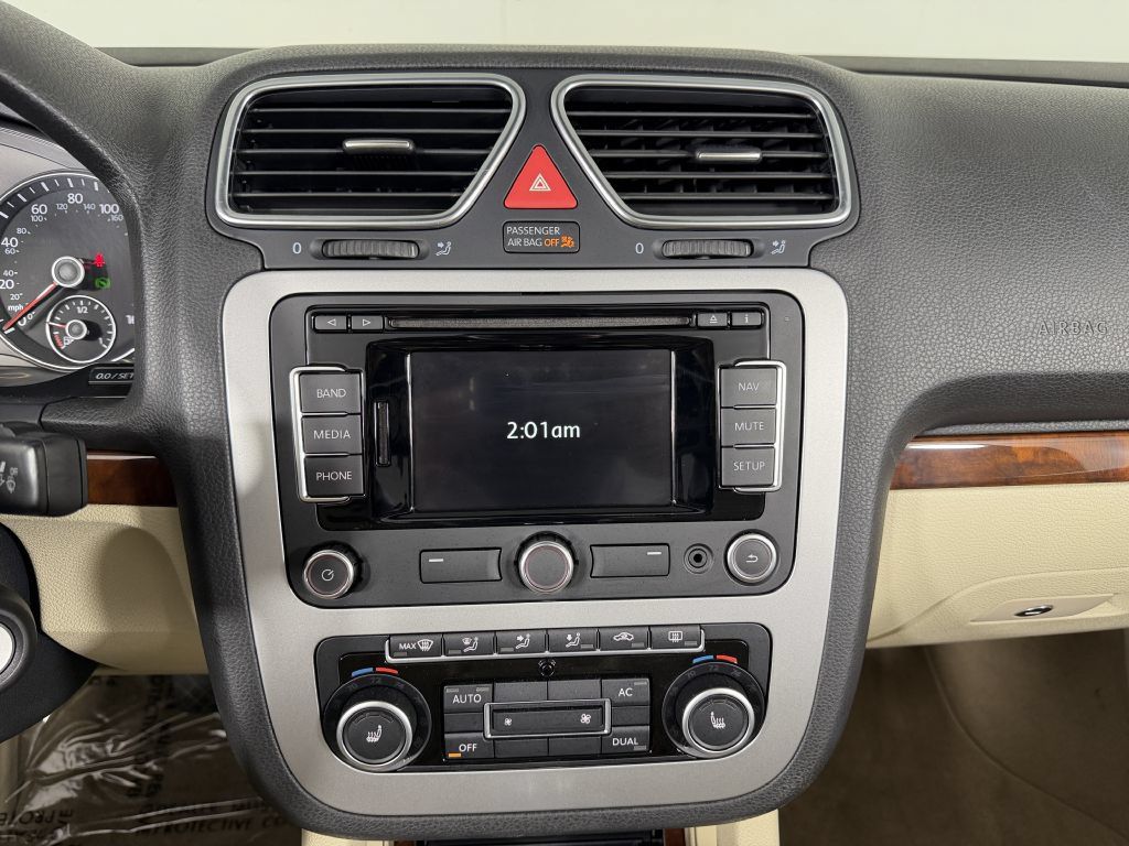 Used 2012 Volkswagen Eos Lux FWD image 41