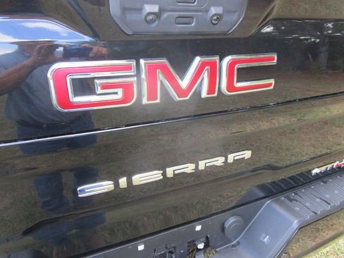 Used 2024 GMC Sierra 2500 AT4 w/ AT4 Premium Plus Package image 12
