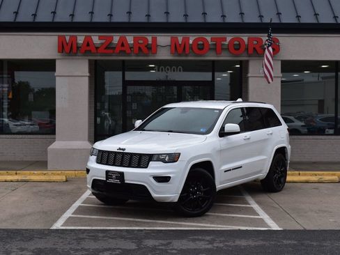 Used 2018 Jeep Grand Cherokee Altitude AWD/4WD image 2