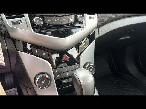 Used 2012 Chevrolet Cruze LT FWD image 19