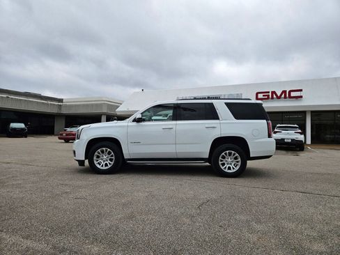 Used 2017 GMC Yukon SLT image 2