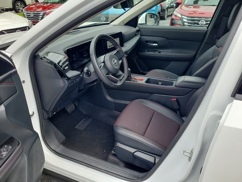 Certified 2025 Nissan Kicks SR FWD image 12