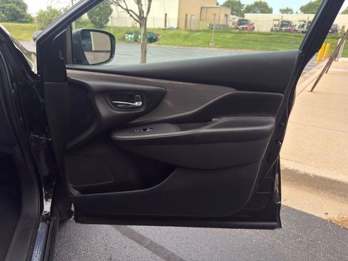 Used 2018 Nissan Murano SV image 23