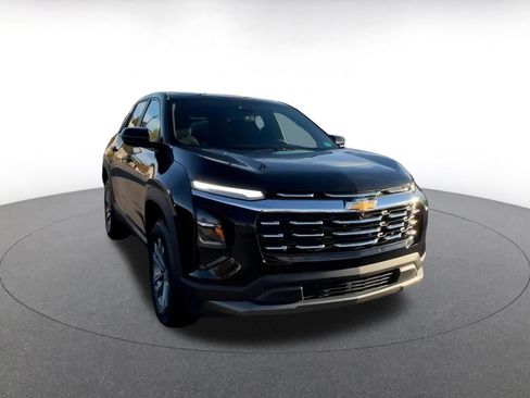 Used 2025 Chevrolet Equinox LT image 3