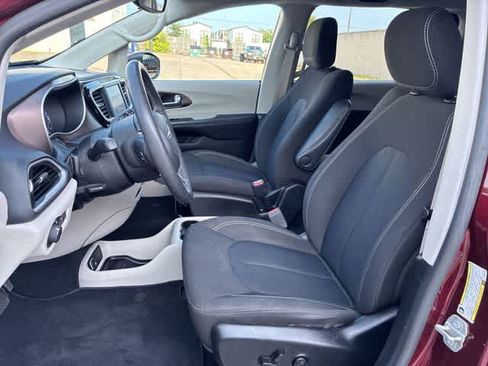 Used 2023 Chrysler Voyager LX FWD image 17