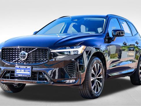 Used 2025 Volvo XC60 B5 Plus image 3