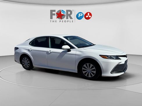Used 2023 Toyota Camry LE image 2