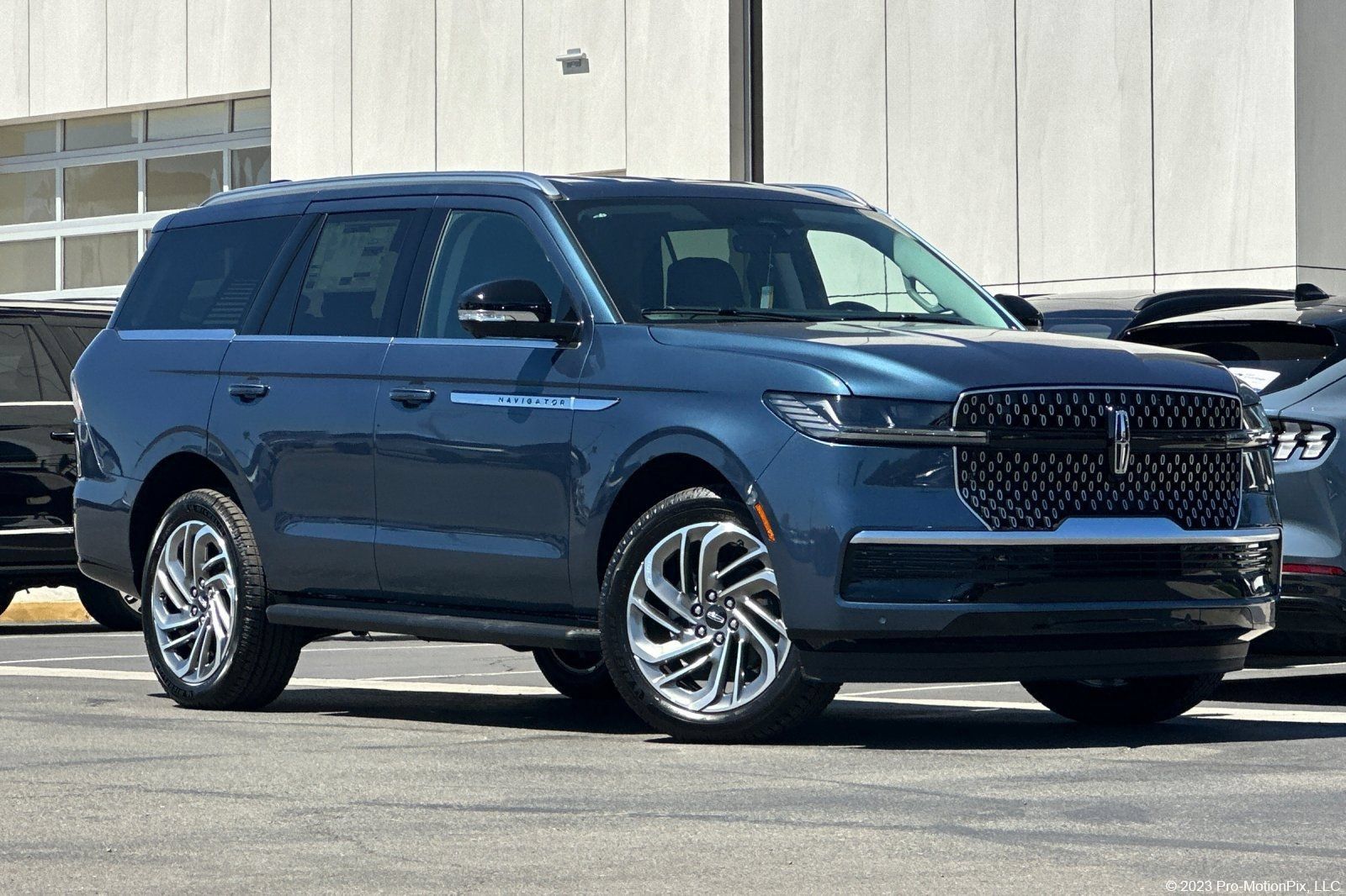 New 2027 Lincoln Navigator Premiere AWD/4WD image 1