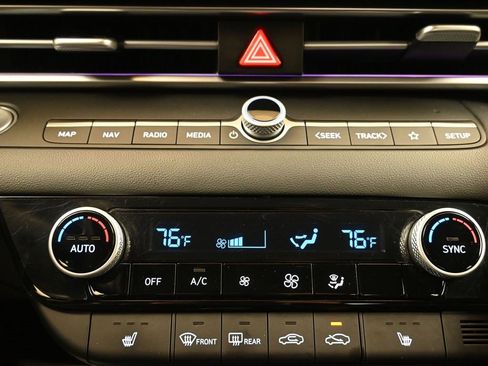 Certified 2024 Hyundai Elantra SEL w/ Convenience Package image 32