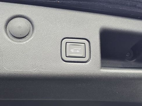 Used 2024 Chevrolet Equinox LT image 9