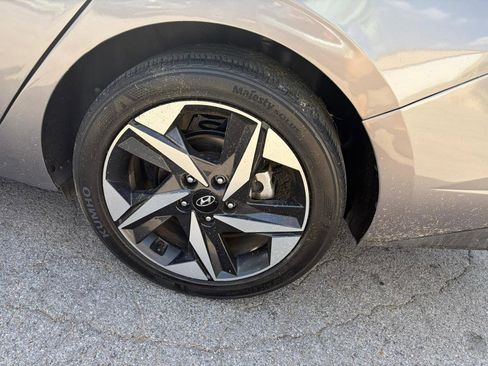 Used 2023 Hyundai Elantra SEL w/ Convenience Package FWD image 7