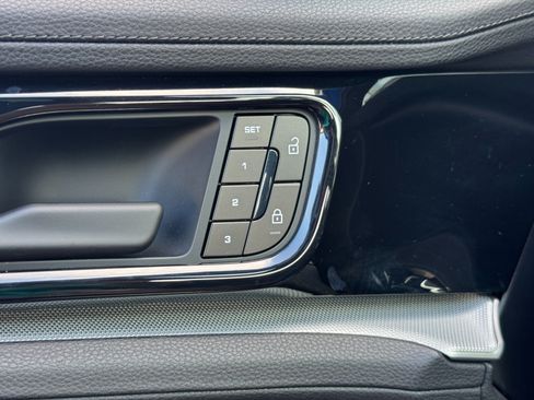 Used 2025 Porsche Panamera w/ Premium Package RWD image 19
