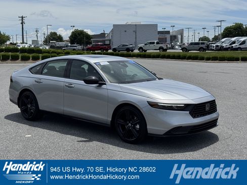 Used 2025 Honda Accord Sport image 1