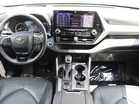 Used 2021 Toyota Highlander Platinum AWD/4WD image 19
