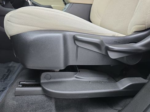 Used 2022 Chevrolet Traverse LS image 28