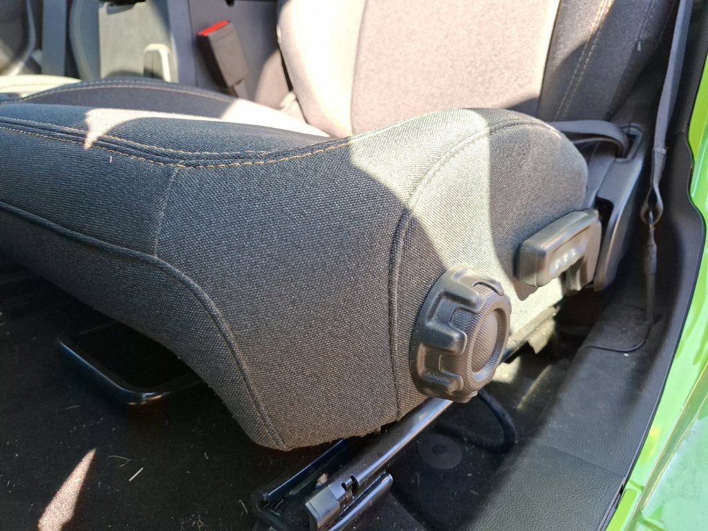 Used 2025 Jeep Gladiator Sport AWD/4WD image 15