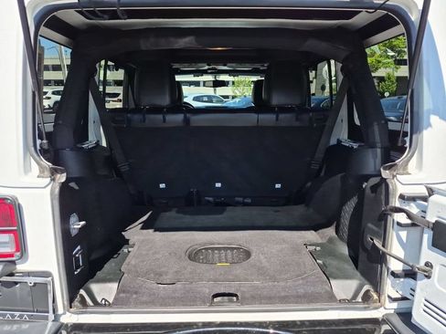 Used 2018 Jeep Wrangler Unlimited Sahara AWD/4WD image 19
