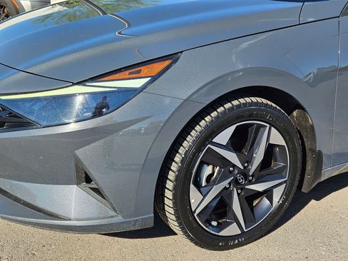 Used 2023 Hyundai Elantra SEL w/ Convenience Package FWD image 11