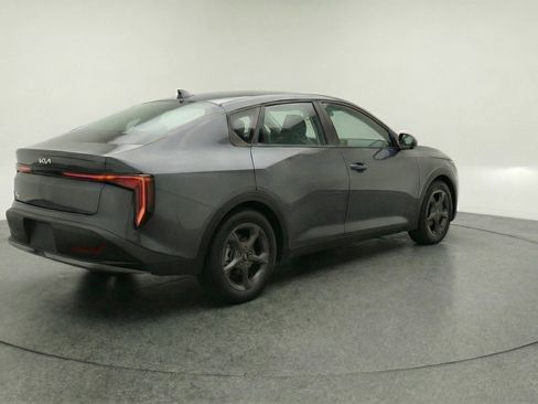 Used 2025 Kia K4 LXS image 9