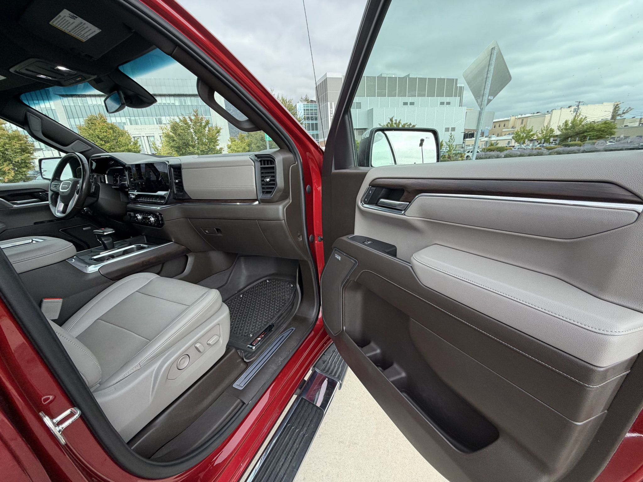 Used 2022 GMC Sierra 1500 SLT w/ SLT Convenience Package AWD/4WD image 21