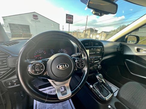 Used 2020 Kia Soul EX image 16