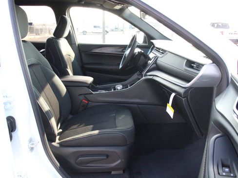 New 2026 Jeep Grand Cherokee L 4WD image 29