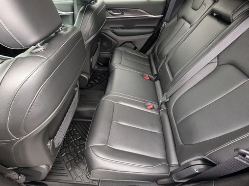 Used 2024 Jeep Grand Cherokee Limited w/ Black Appearance Package RWD image 17