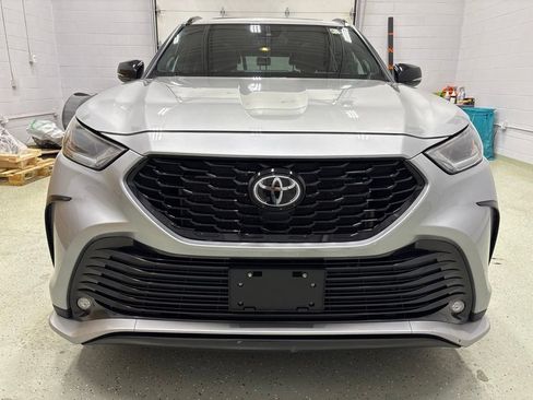 Used 2021 Toyota Highlander XSE AWD/4WD image 9