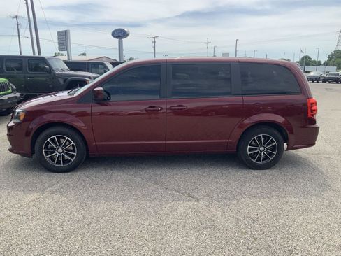 Used 2018 Dodge Grand Caravan SXT w/ Blacktop Package FWD image 5