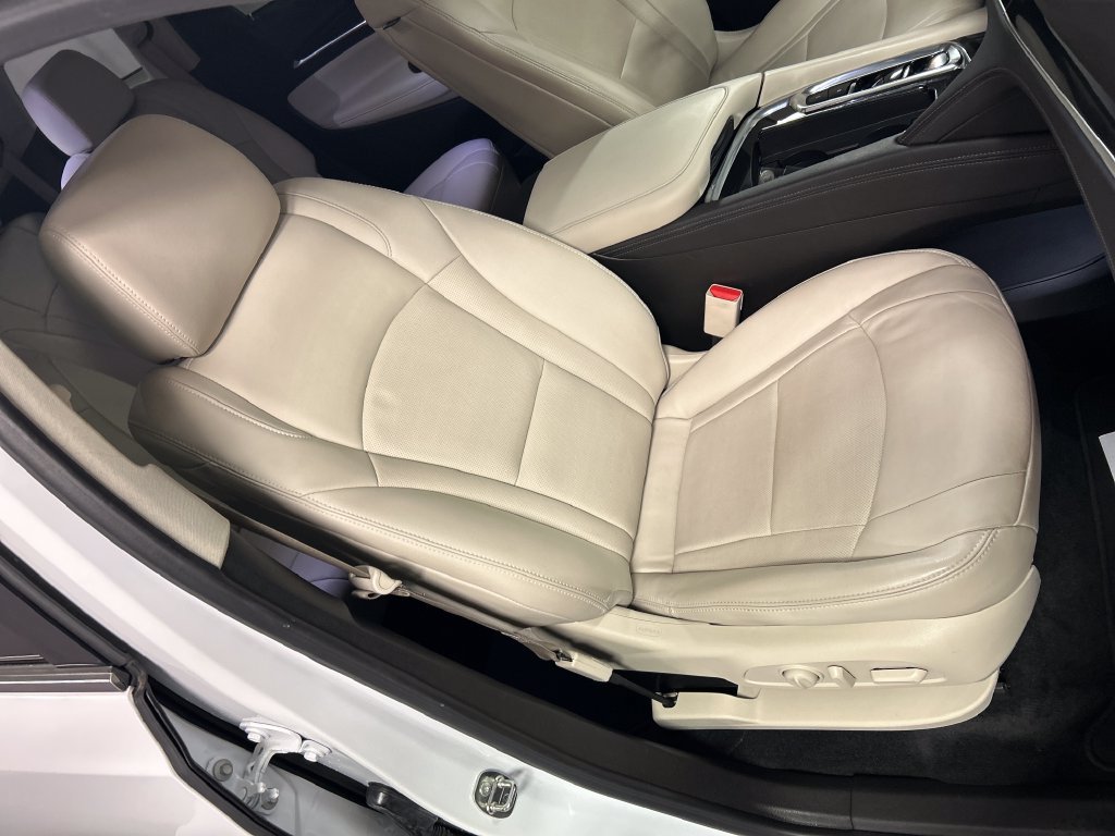 Used 2023 Buick Enclave Essence FWD image 24