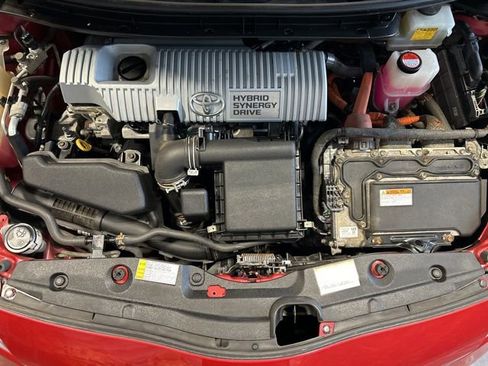 Used 2015 Toyota Prius Three image 36