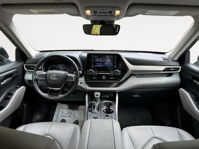 Used 2020 Toyota Highlander XLE FWD image 10