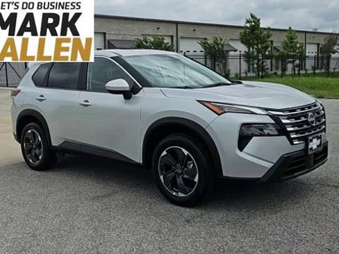 Used 2025 Nissan Rogue SV FWD image 2