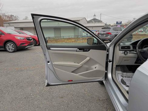 Used 2015 Volkswagen Passat 1.8T Limited Edition image 11