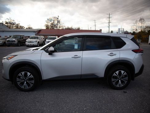 Used 2022 Nissan Rogue SV image 7