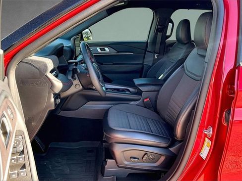 Used 2025 Ford Explorer ST-Line w/ Premium Package image 25