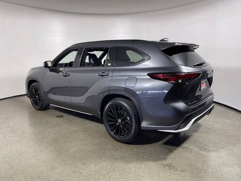 Certified 2025 Toyota Highlander XSE image 5