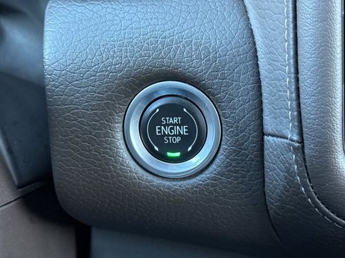 Used 2024 GMC Yukon XL Denali w/ Denali Reserve Package image 30