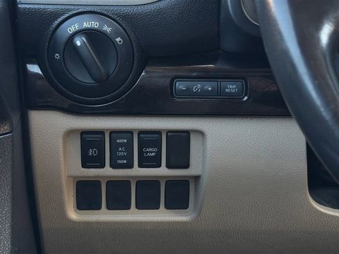 Used 2017 Nissan Titan SV image 17