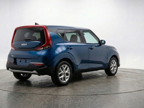 Used 2025 Kia Soul LX w/ LX Technology Package FWD image 9