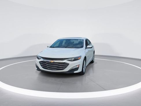 Used 2024 Chevrolet Malibu LT FWD image 3
