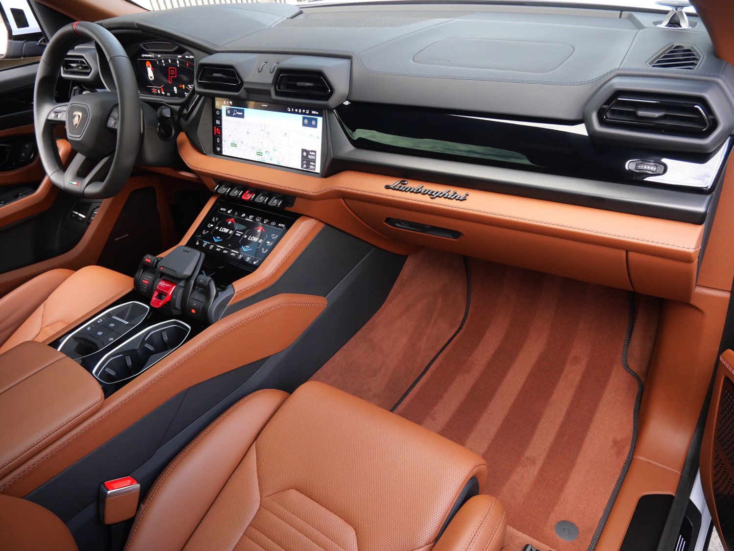 Used 2026 Lamborghini Urus SE AWD/4WD image 25