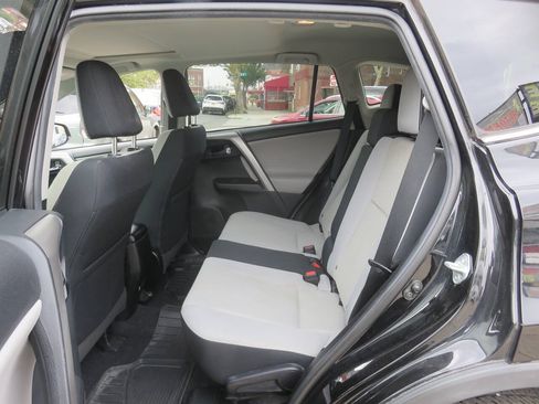 Used 2018 Toyota RAV4 XLE w/ Plus Extra Value Package AWD/4WD image 19