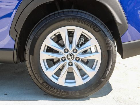 Used 2024 Toyota Corolla Cross LE image 10