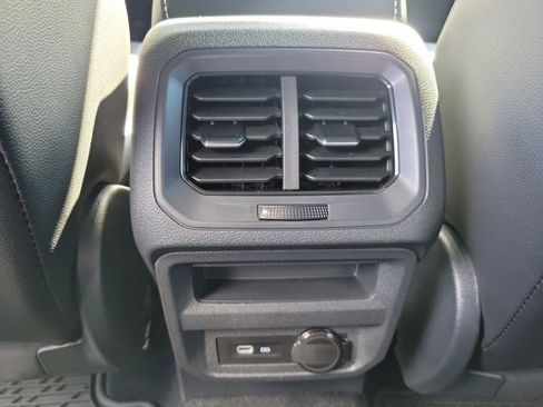 Used 2024 Volkswagen Tiguan SE R-Line image 16