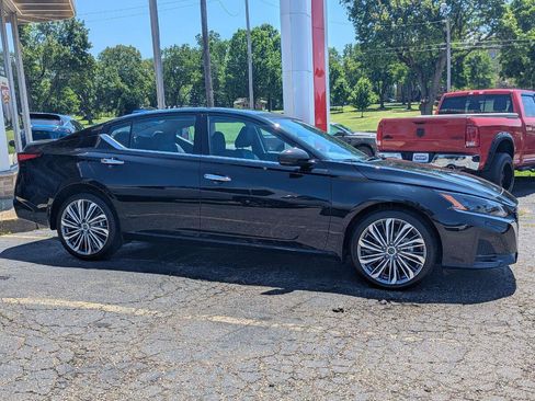 Used 2024 Nissan Altima 2.5 SL AWD/4WD image 11