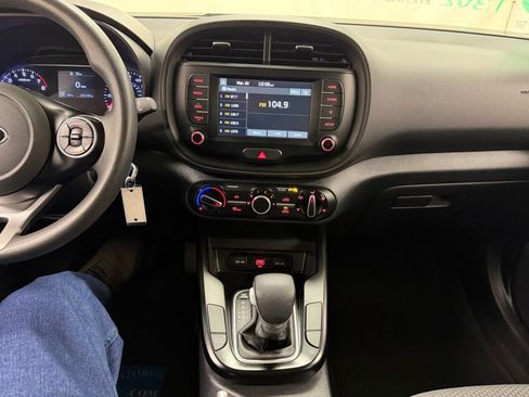 Used 2021 Kia Soul LX image 24