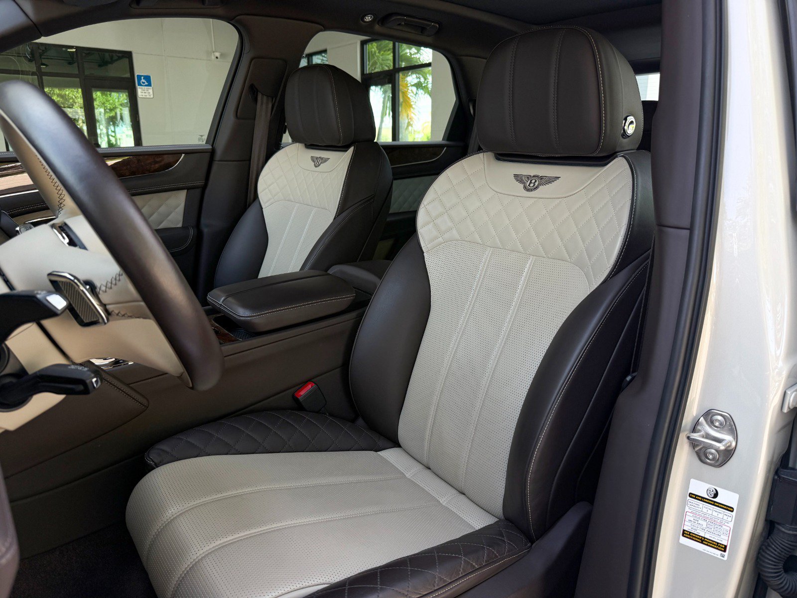Used 2019 Bentley Bentayga AWD/4WD image 23
